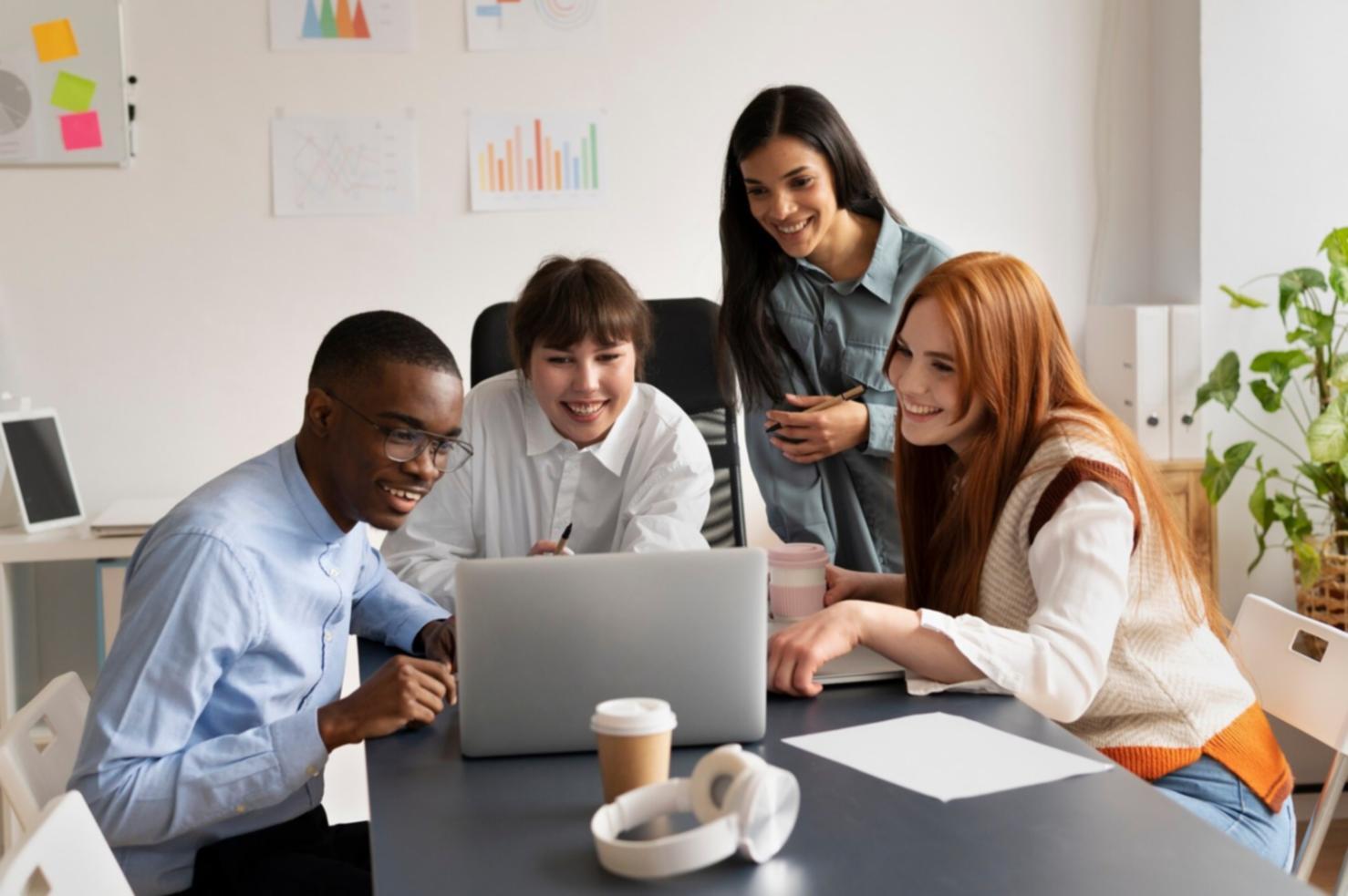 Student bei der Projektpräsentation vor Fachpublikum